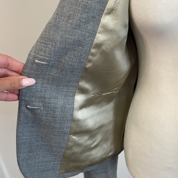 EUC J. Crew Gray Blazer with Notched Lapels and Tailored Fit - Picture 3 of 9